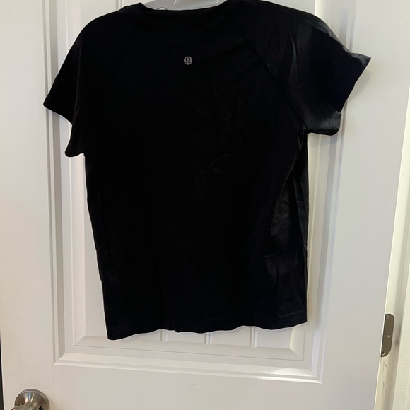 Lululemon Swiftly Tech Short Sleeve Race Length - Picture 2 of 2